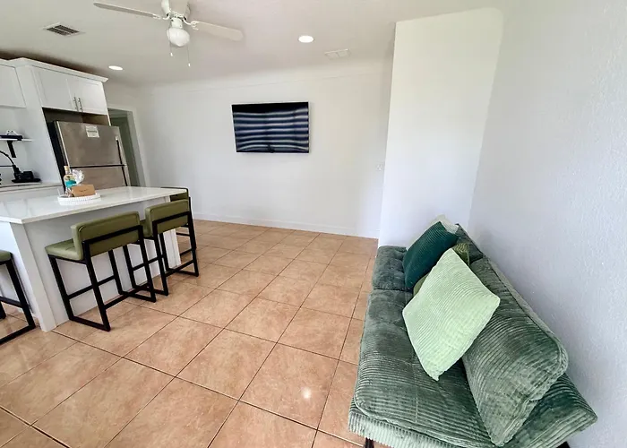 2 Bed Lake House In Lantana 3 Mi To Beach No Fees